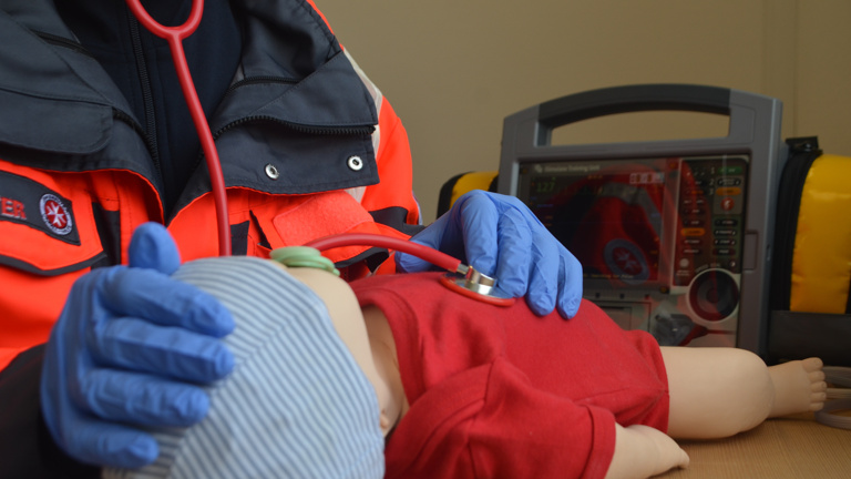 Baby-Simulator für die Ausbildung in lebensrettenden Maßnahmen