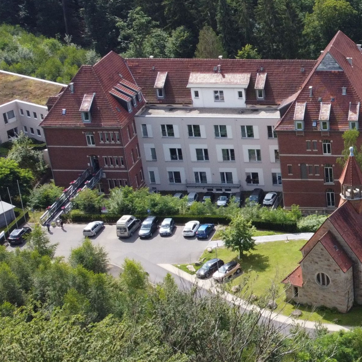 Neuer Boden für alte Mauern