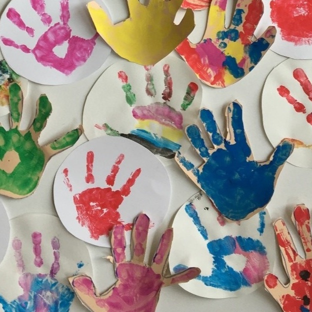 Hand in Hand für einen neuen Spielplatz