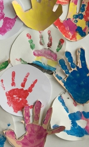 Hand in Hand für einen neuen Spielplatz