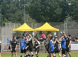 Bälle und Spieltagklamotten Damenmannschaft FC Issing