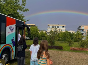 RosaParkt – Der Mädchen*bus, der Münchens Mädchen* stärkt