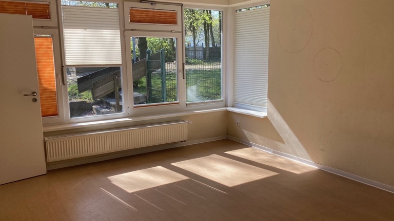 Möbel für das Zwergenrestaurant im neuen Domizil