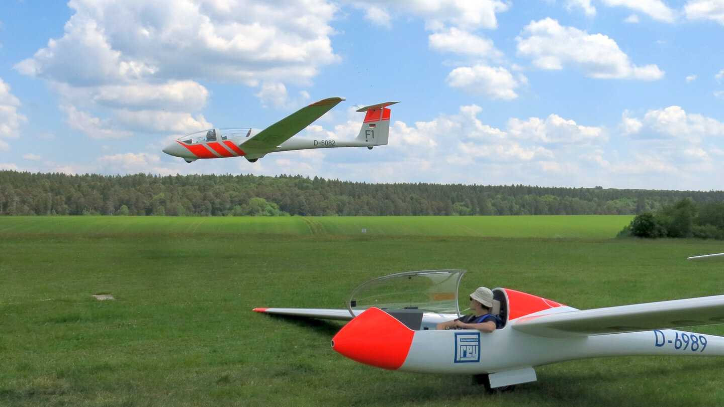 GPS Navigationsgerät mit Moving Map für Schulungssegelflugzeug - Viele ...