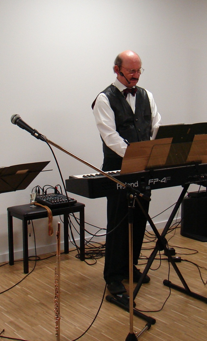 Klavier fürs evangelische Gemeindehaus