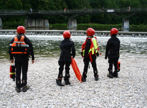 Neoprenanzüge für die Jugendgruppe der Isarrettung