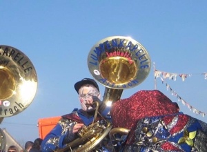 Video - Neue Sousaphone für die Lumpenkapelle Aitrach