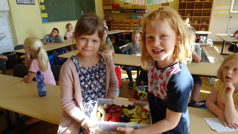 An apple a day... - Schulobst für die Kids der Mariengrundschule