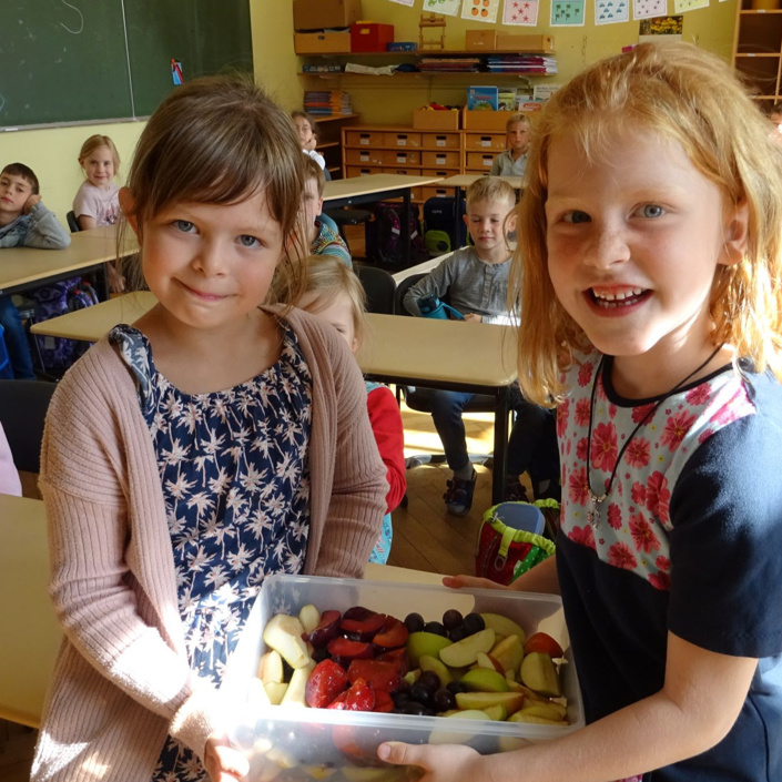 An apple a day... - Schulobst für die Kids der Mariengrundschule