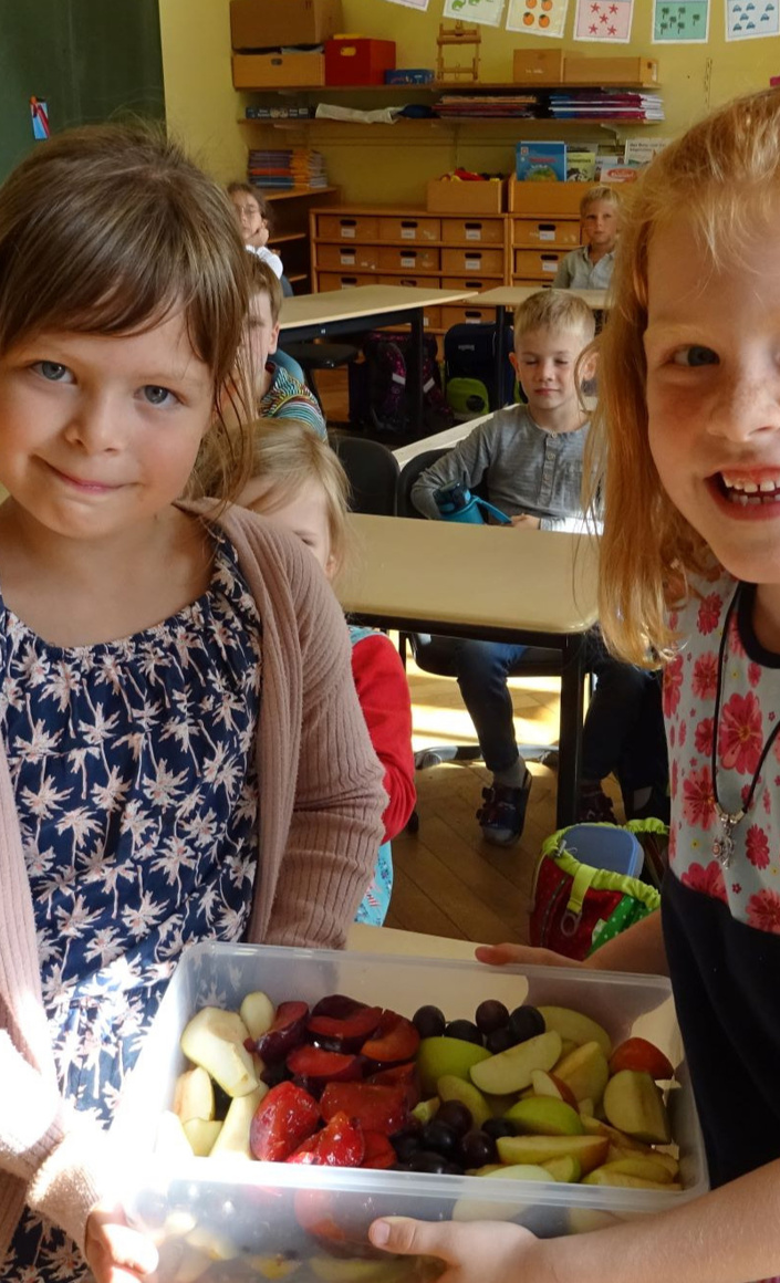 An apple a day... - Schulobst für die Kids der Mariengrundschule