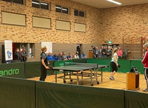 Glanzvoll in die nächste Saison - Neue Tischtennisplatten für den TTC