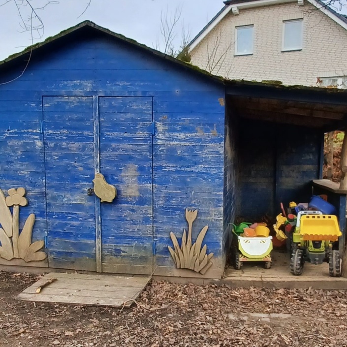Neuaufbau einer Gartenhütte für den Kindergarten NestWerkstatt