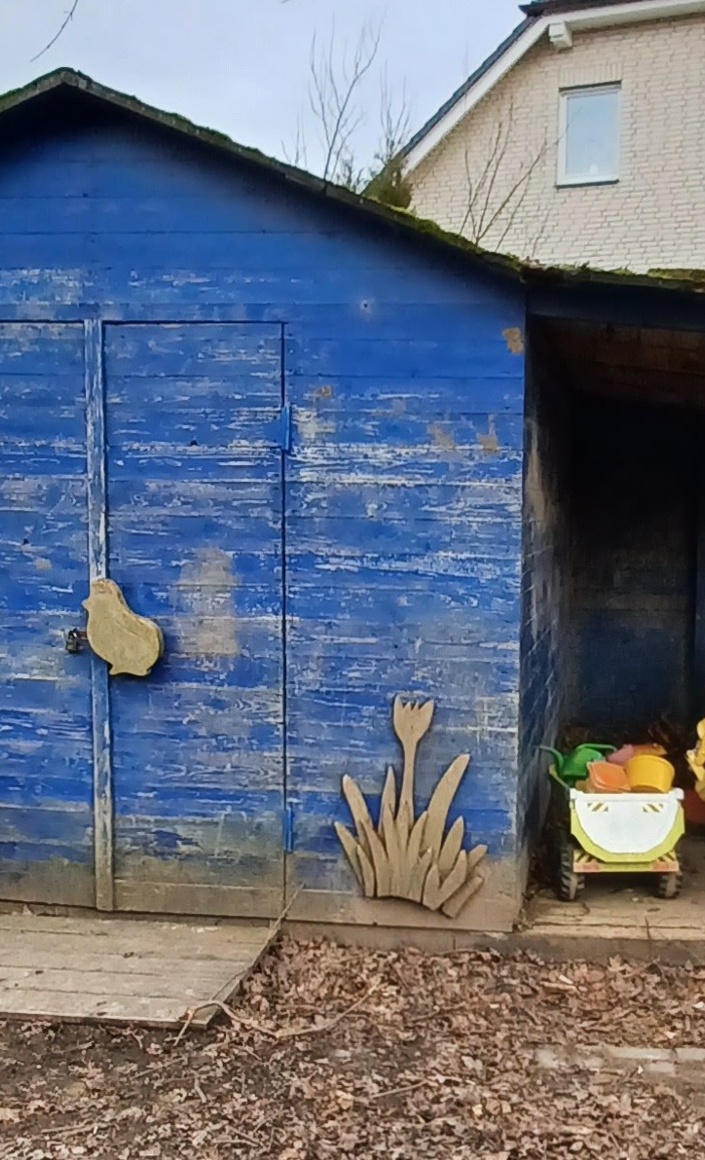 Neuaufbau einer Gartenhütte für den Kindergarten NestWerkstatt