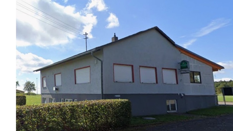 Neue Fenster für das Sportheim des VfR Waldkatzenbach