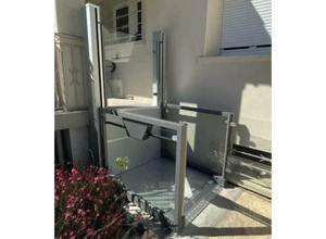 Ein Außenlift für Maze