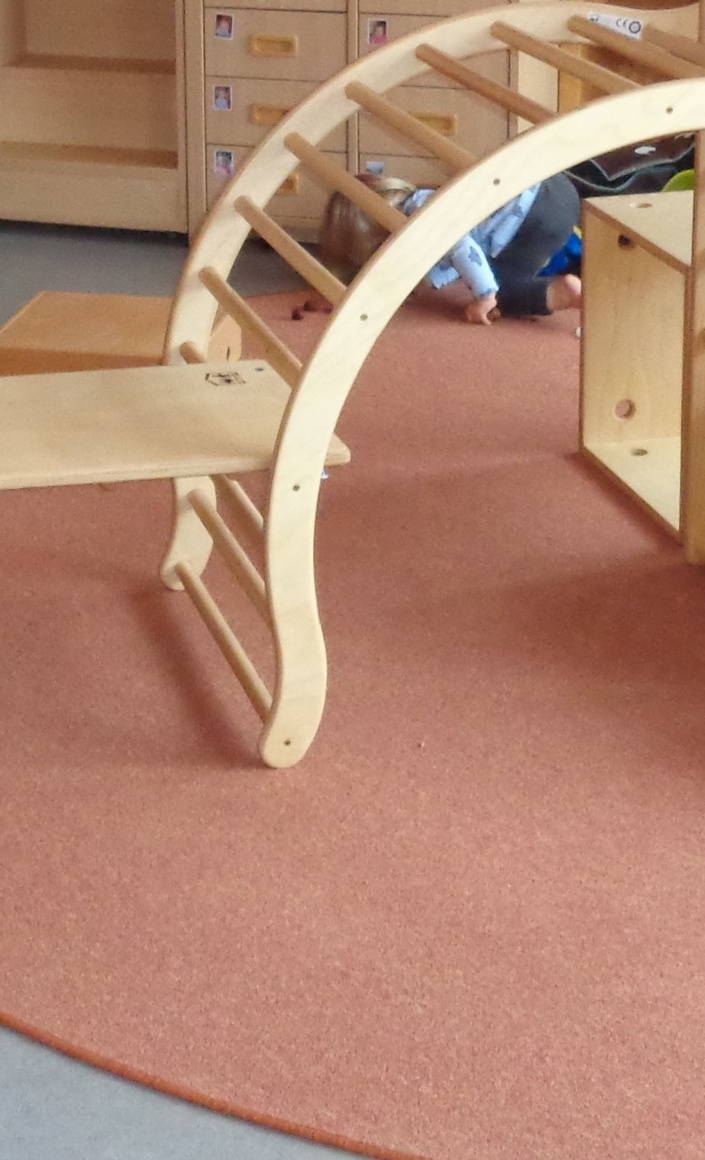 Pikler Möbel für die Kinder in der Kita Töpen