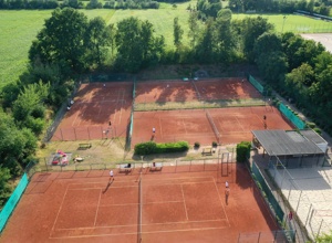 Ganzjahresplatz mit Flutlicht für die Tennisabteilung der SG Elte