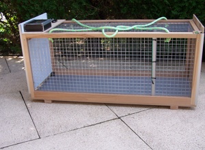 Funkgesteuerte Holzfallen für Kastrationsaktionen