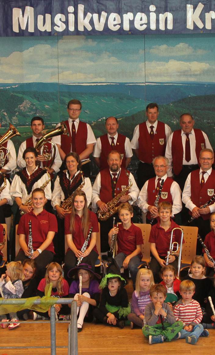 Neue Uniform zum Jubiläum des Musikvereins Kröv