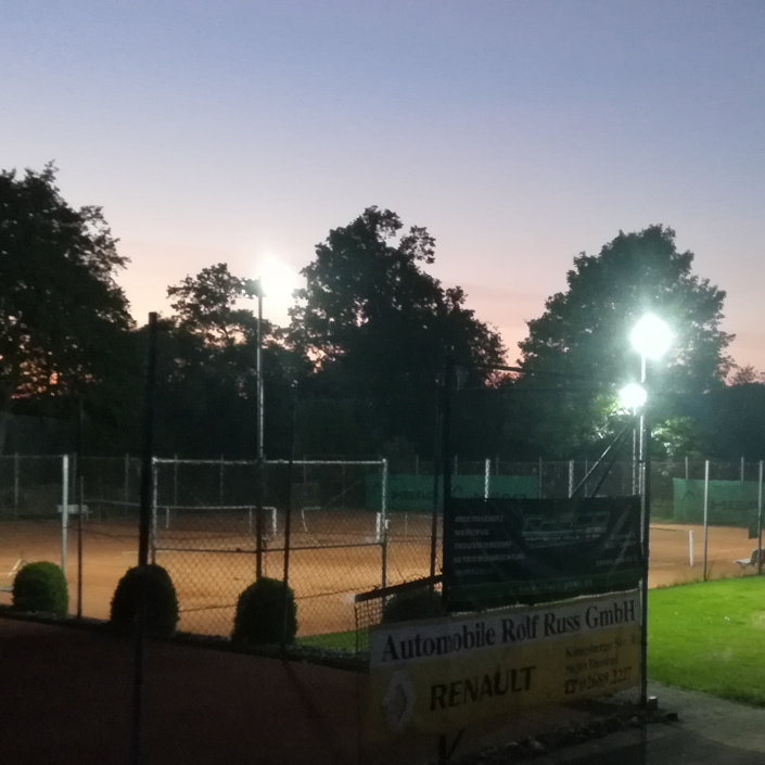 LED-Beleuchtung für Ganzjahres-Tennisplätze
