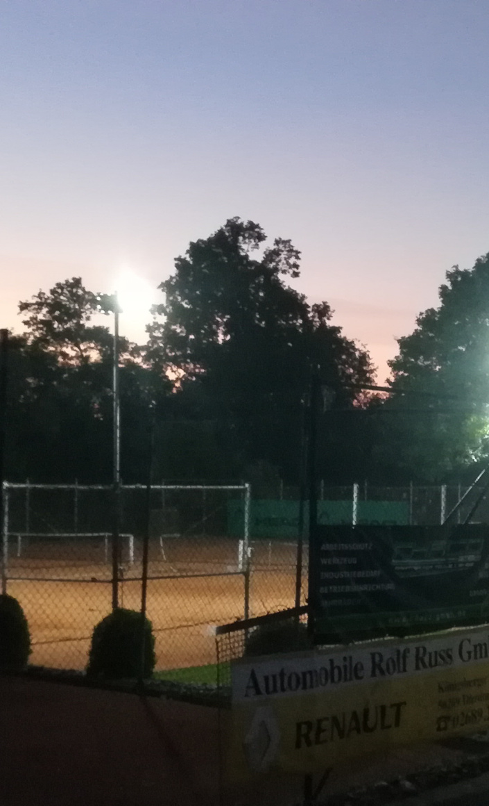 LED-Beleuchtung für Ganzjahres-Tennisplätze