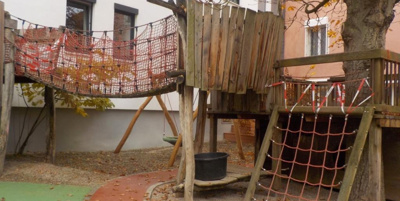Eine neue Holzritterburg für die Kita St. Stephan