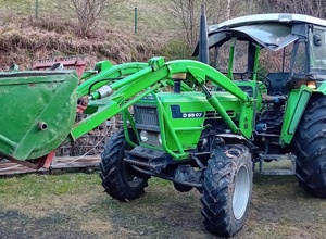 "Fliegende Bauten - Schulen in Arbeit": Anschaffung eines Traktors