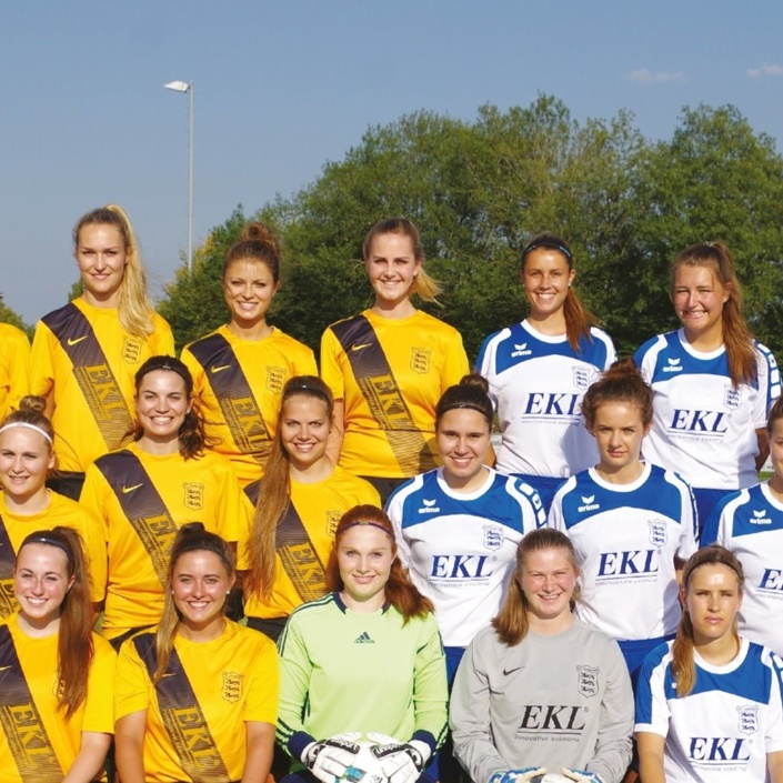 Neue Trainingsbekleidung für die Damen des SC Unterzeil