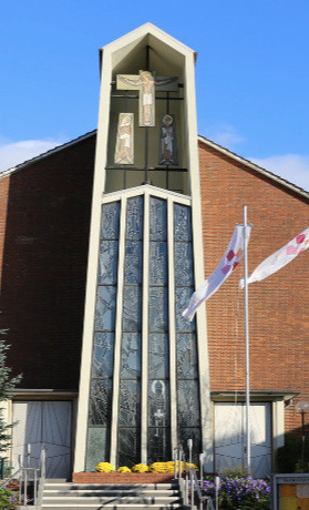 Neue Fenster für die Pfarrkirche St. Bernward