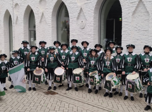 Wachstum braucht Stoff- Uniformen für unsere Jugend