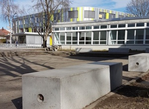 2 Schulhof-Tischtennisplatten für die Friedrich-Adler-Realschule