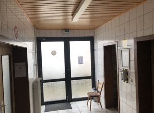 Alle helfen mit - Renovierung des Jugendraumes und der Sanitäranlagen