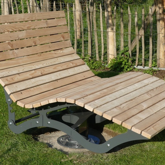 Neue Bänke für den Delecker Sportplatz