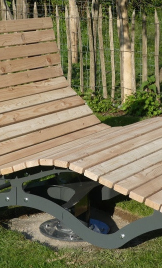 Neue Bänke für den Delecker Sportplatz