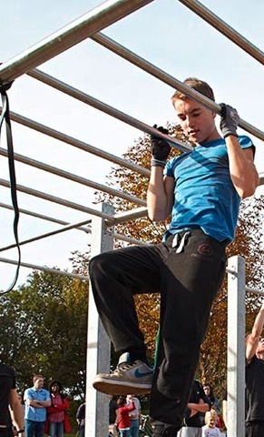 Calisthenics - Trendsport im wunderschönen Stadtpark