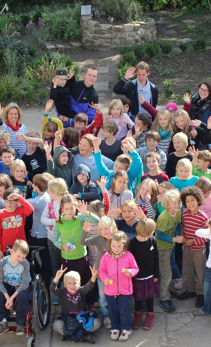 Neue Möbel für Montessori -"Geld, das meinen Rücken hält"