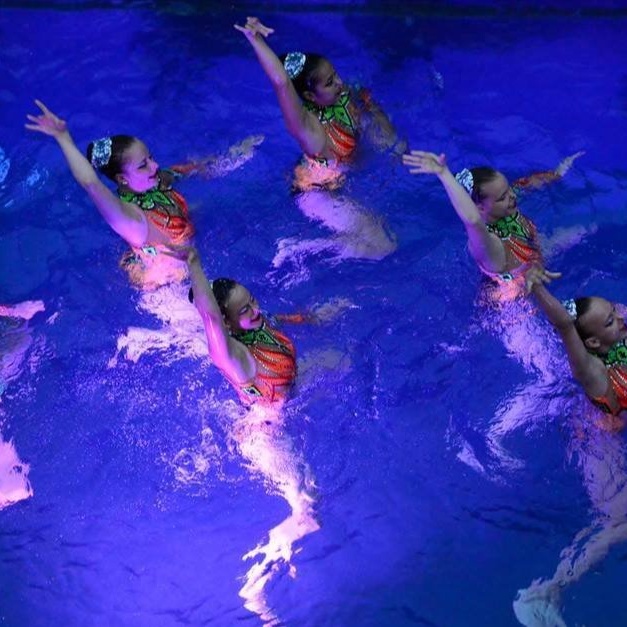 Neue Wettkampfanzüge für SSC Synchronschwimmerinnen