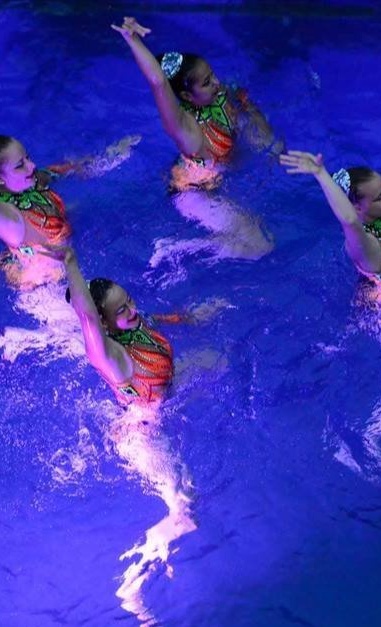 Neue Wettkampfanzüge für SSC Synchronschwimmerinnen