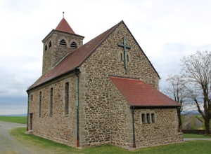 Barrierefreier Zugang zur evangelischen Kirche in Kirchendemenreuth