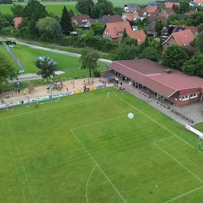 Neuer Rasenmäher zur Pflege der Fußballplätze