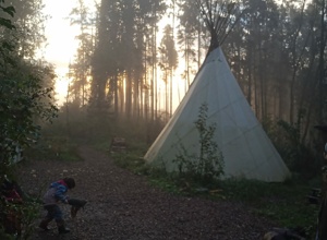 Ein Parkplatz für den Waldkindergarten in Heinriching