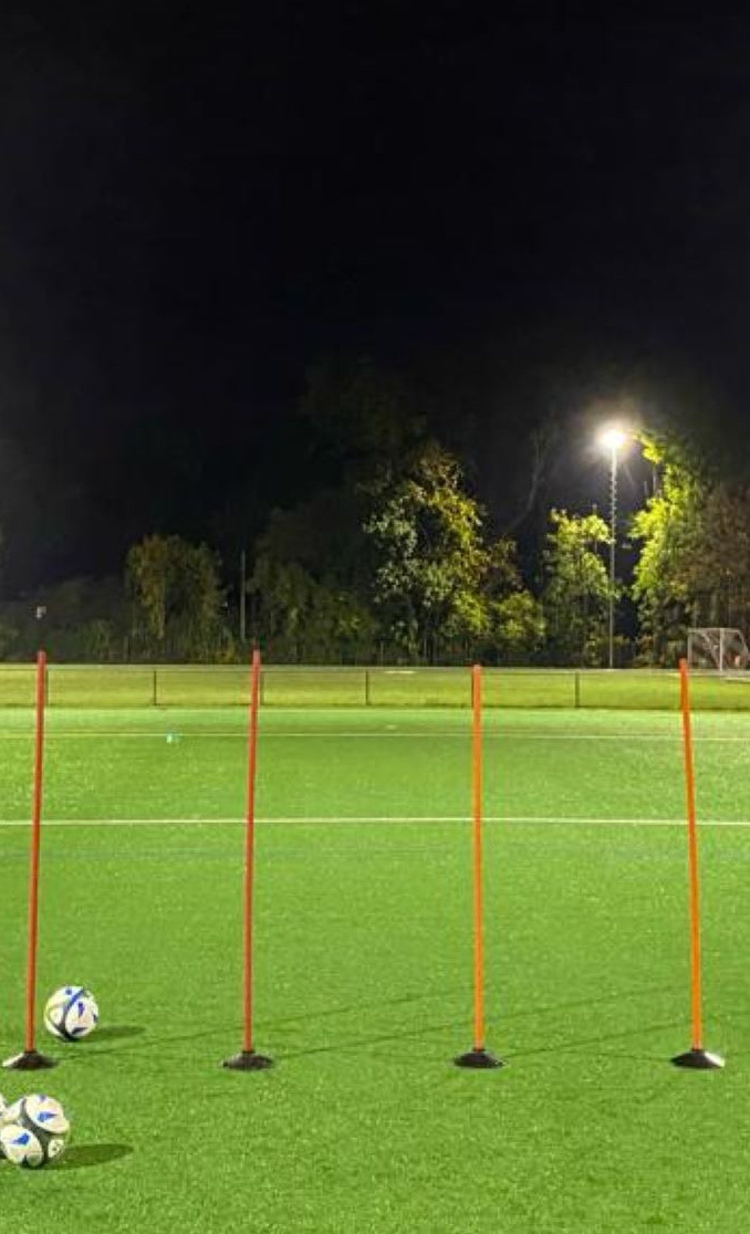 Der SV Hammerschmiede strahlt in neuem LED Flutlicht