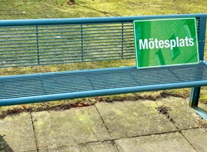 Sitzbänke für den Mötesplats im Schwedenheim