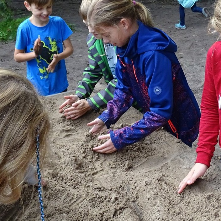 Eine Pumpe für den Matschtisch, Grundschule Heide