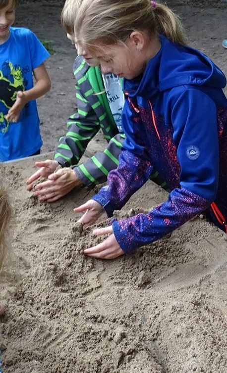 Eine Pumpe für den Matschtisch, Grundschule Heide