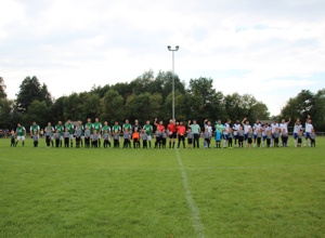 Volksbank: Rasenmäher für das Sportgelände TSV Sabbenhausen