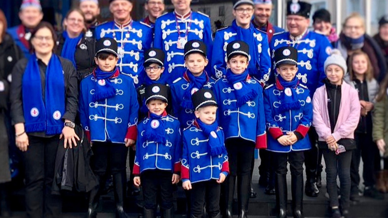 Neue Jugend-Husaren Uniformen