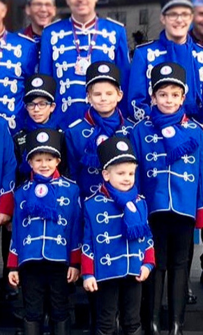 Neue Jugend-Husaren Uniformen