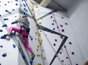 Clift - Installation einer interaktiven LED-Kletterwand für alle Level