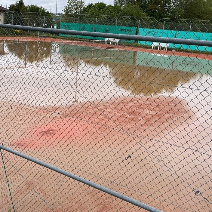 Überflutet - Instandsetzung Tennisplätze TCW